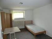Schlafzimmer teilmöbliert - 2 Zimmer Etagenwohnung zur Miete in Niederwerrn