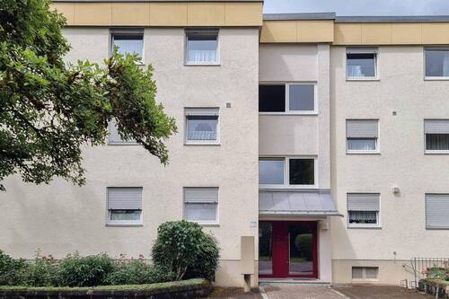 Hauseingang - 3 Zimmer Etagenwohnung zum Kaufen in Geretsried