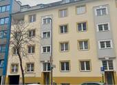 Haus von vorne - 3 Zimmer Altbauwohnung in Nippes mit Garage ohne Makler