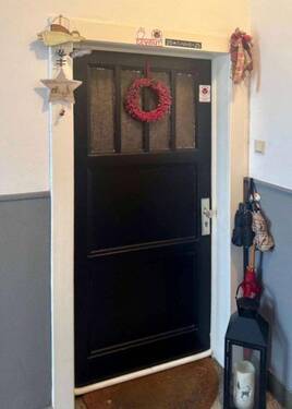 Wohnungstür - 3 Zimmer Etagenwohnung zum Kaufen in Köln