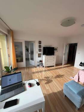 Wohnzimmer - 1 Zimmer Etagenwohnung zum Kaufen in Berlin