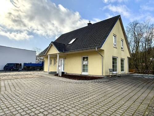 Ansicht Straße - 4 Zimmer Einfamilienhaus zum Kaufen in Betzdorf