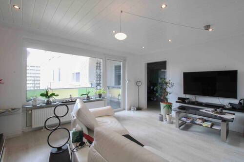 Wohnzimmer - 5 Zimmer Etagenwohnung in Laatzen