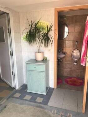Einliegerwohnung-Flur-kleines Bad - 