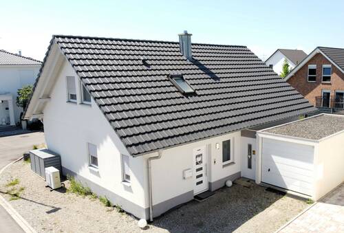 Außenansicht - Modernes Einfamilienhaus mit Pool in Schutterzell