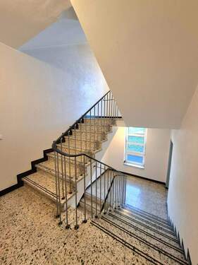 Treppenhaus - Etagenwohnung mit 82,00 m&sup2; in Witten zum Kaufen