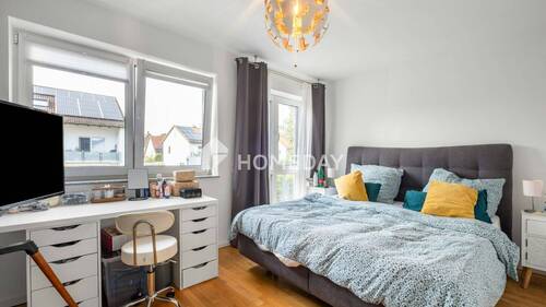 1. OG Schlafzimmer 1 - 