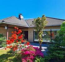 **RESERVIERT**Großzügiger Winkel-Walmdach-Bungalow in Varel