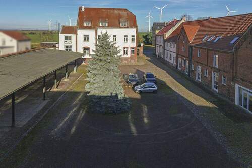 Blick in den Vier-Seitenhof - Historischer Vier-Seitenhof mit parkähnlichem Anwesen voller Möglichkeiten vor den Toren Leipzigs