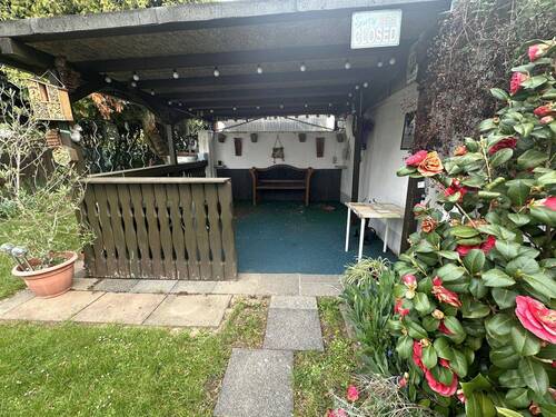 überdachter, hinterer Terrassenbereich - 