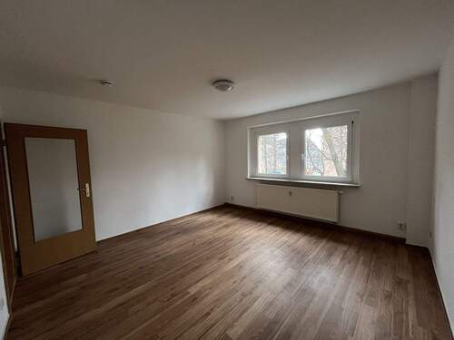 Wohnzimmer - 2 Zimmer Etagenwohnung in Zwickau