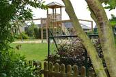 Kinderspielplatz hinter Garten - 