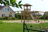 Spielplatz mit Sandkasten - 
