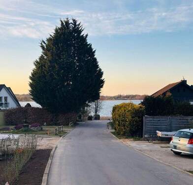 Straße mit Seeblick - 