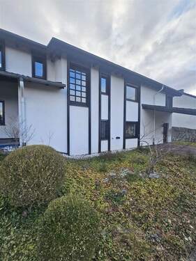 Haus rechts - 7 Zimmer Mehrfamilienhaus, Wohnhaus in Marburg