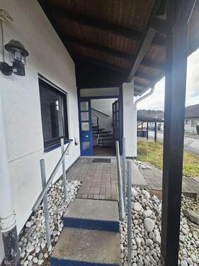 Eingang links - Mehrfamilienhaus, Wohnhaus mit 237,00 m&sup2; in Marburg zum Kaufen