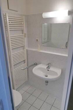 Bad mit Dusche / WC - 