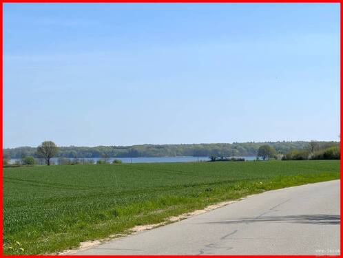 Zufahrt mit Blick zur Schlei - 4 Zimmer Mehrfamilienhaus, Wohnhaus zum Kaufen in Ulsnis