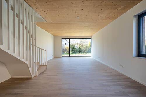 Wohnzimmer - 5 Zimmer Doppelhaushälfte zum Kaufen in Berlin