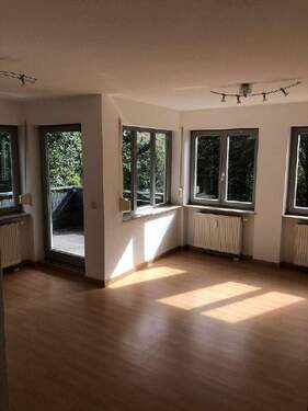 Wohnzimmer - 3 Zimmer Etagenwohnung in Wilkau-Haßlau