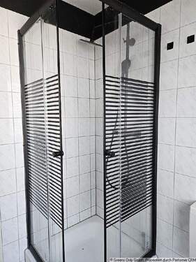 Duschbad im DG - 6 Zimmer Reihenendhaus in Klettbach