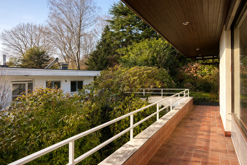 BALKON OG - KI GENERIERT - 