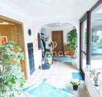 * Architektur mit Charakter: Exklusives Wohn- und Geschäftshaus in zentraler Lage von Blaubeuren *