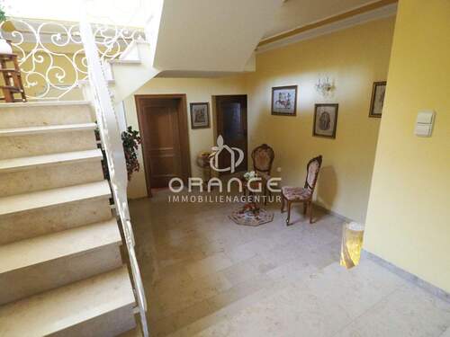 Vorraum, Büro - Mehrfamilienhaus, Wohnhaus mit 226,00 m&sup2; in Blaubeuren zum Kaufen