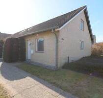 Seltenheit über 2 Etagen! Reihenhausstil-Whg., ca. 73m² mit Terrasse und Stellpl. in zentraler Lage - Grömitz