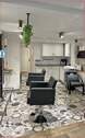 Friseursalon im Erdgeschoss - 