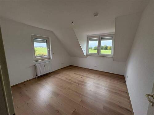 renoviertes Schlafzimmer zum Feldrand - 