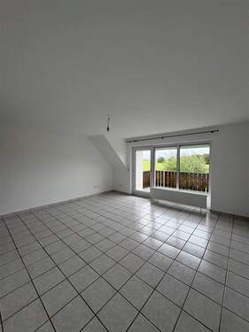 Wohnzimmer mit Balkon - 