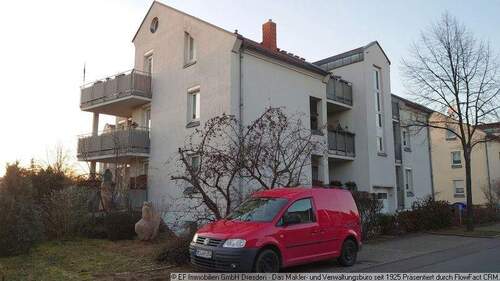 Objektansicht (1) - vermietete 2-Zimmer-Dachgeschosswohnung mit zwei Balkonen, Abstellkammer, 2x Stellplatz, separater Küche und Bad mit Dusche und Fenster in 01689 Weinb