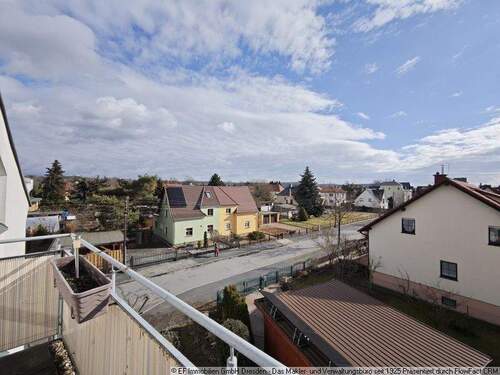Ausblick Balkon Wohnzimmer (1) - 2 Zimmer Etagenwohnung zum Kaufen in Weinböhla