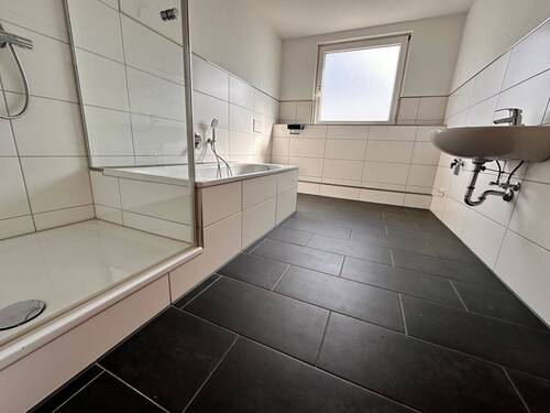 Bad - Etagenwohnung mit 94,00 m&sup2; in Herne zur Miete