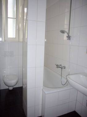 Bad - Etagenwohnung mit 79,00 m&sup2; in München zur Miete