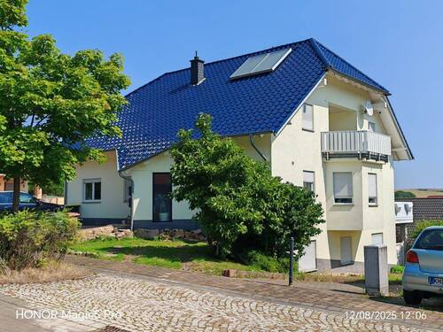 Außenansicht seitlich.jpg - Schönes Zweifamilienhaus mit Ausbaupotenzial