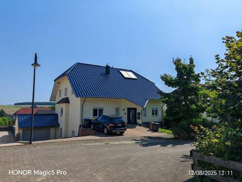Hausansicht.jpg - 1 Zimmer Mehrfamilienhaus, Wohnhaus zum Kaufen in Hallgarten