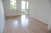 Wohnzimmer - TOP Wohnung mit Balkon - alle Räume zum Innenhof - frei ab 1.11.25