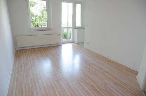 Wohnzimmer - TOP Wohnung mit Balkon - alle Räume zum Innenhof - frei ab 1.11.25