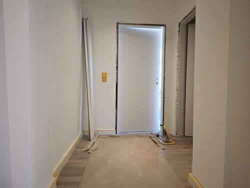 Flur (3).jpg - Etagenwohnung mit 109,60 m&sup2; in Dresden zur Miete