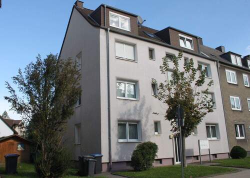 Straßenansicht - 2,5 Zimmer Wohnung mit Balkon in beliebter Stadtrandlage