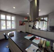 Im Alleinauftrag ! Ideales Heimwerker Objekt: 6 Zimmer, Küche, 2 Bäder, Unterkellert, Ausbaureserve Spitzboden, Terrasse, Garage Werkstatt ! - Schulzendorf