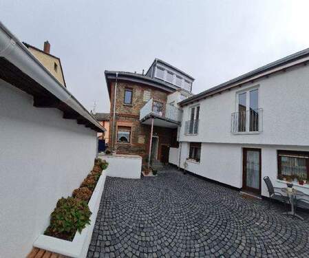 Blick auf Haupthaus und Anbau (1.Stock) - ****TOP kreativ gestaltete Wohneinheit ab November 2025 ***