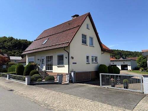 Ansicht von der Straße - 8 Zimmer Einfamilienhaus zum Kaufen in Bad Lauterberg
