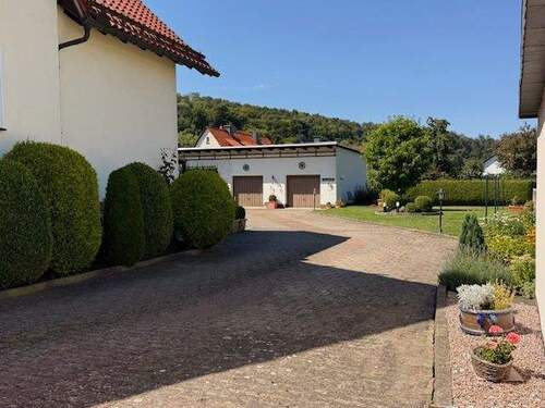 Zufahrt zum Grundstück - 