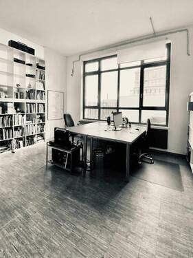 workspace - Kreativer Schreibtischplatz im Studio Office Mitte Berlin - Bibliothek & Kaffee