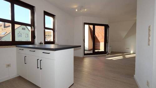 Ebene I: Wohn-/Essbereich mit integrierter Küche - 2 Zimmer Etagenwohnung in Schwäbisch Gmünd