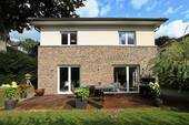 Ansicht - modernes Haus in ruhiger, zentraler Lage von Duvenstedt