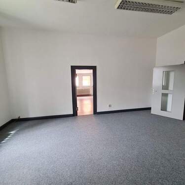 Blick von Büro 3 in Büro 2 - 